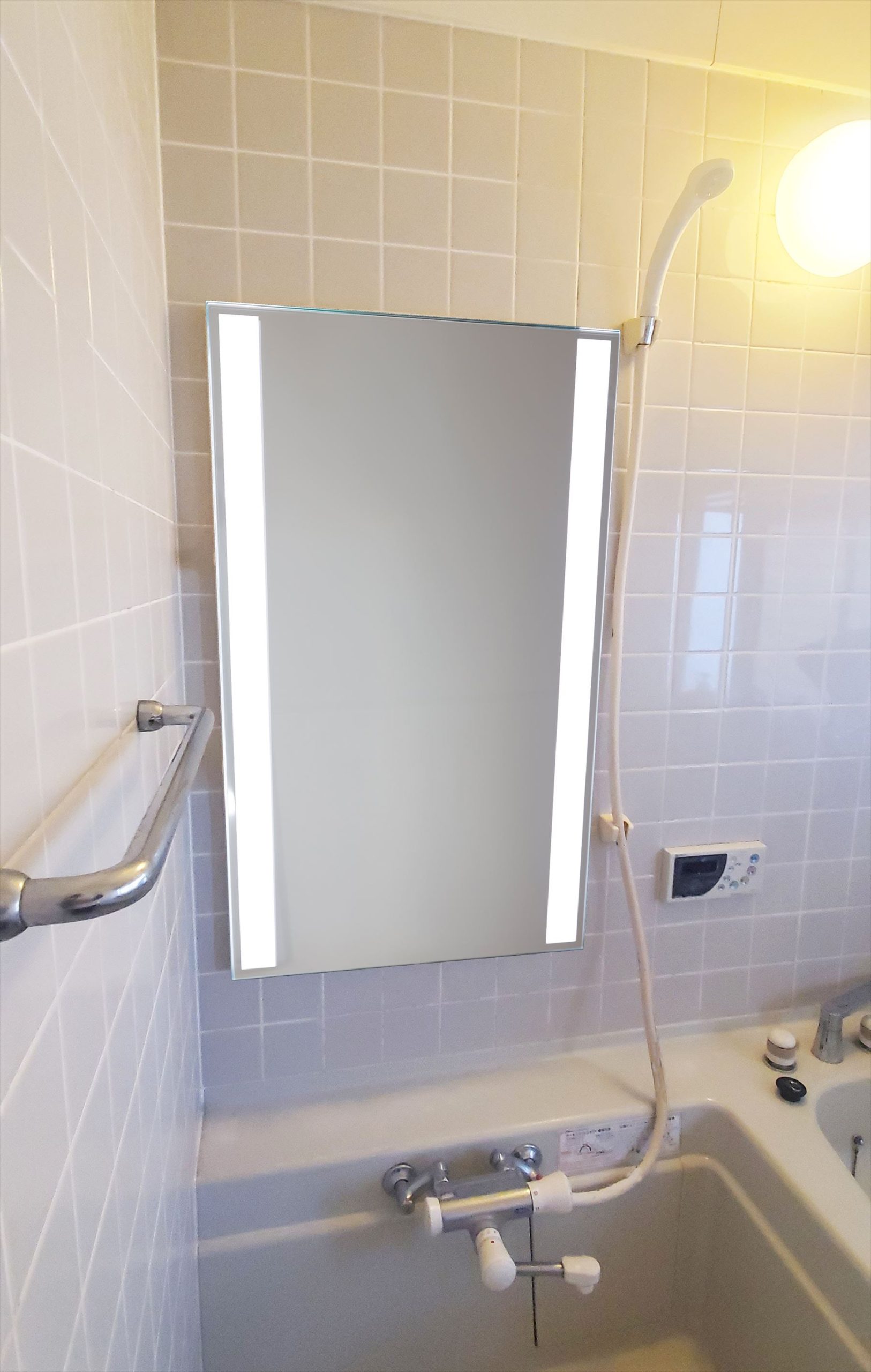 鏡照明輝の防水タイプの拡大写真